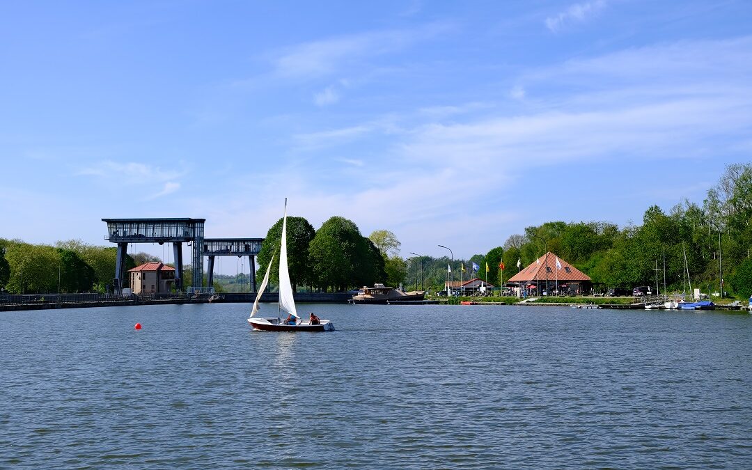 Rejoignez-nous pour une série de cours de voile tout au long de la saison.
